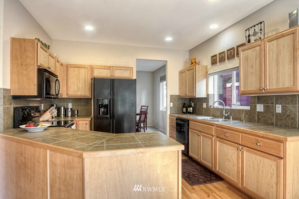16147 Parkside Way Southeast Renton, WA 98058 - Photo 4 of 15 Gallery Image 4