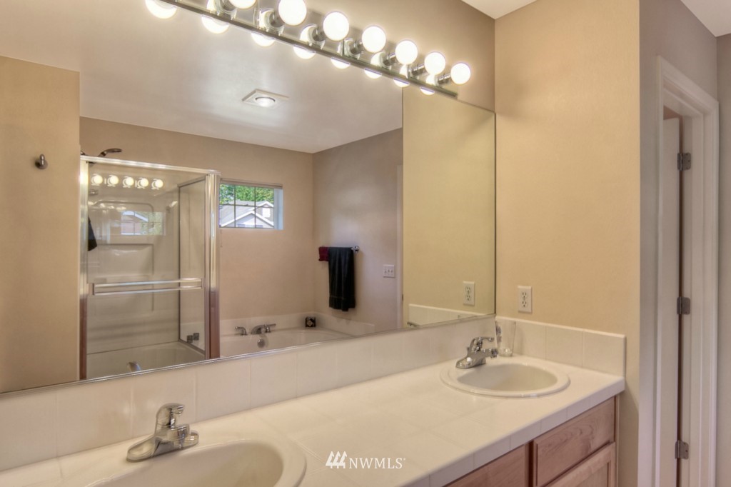 16147 Parkside Way Southeast Renton, WA 98058 - Photo 9 of 15 Gallery Image 9