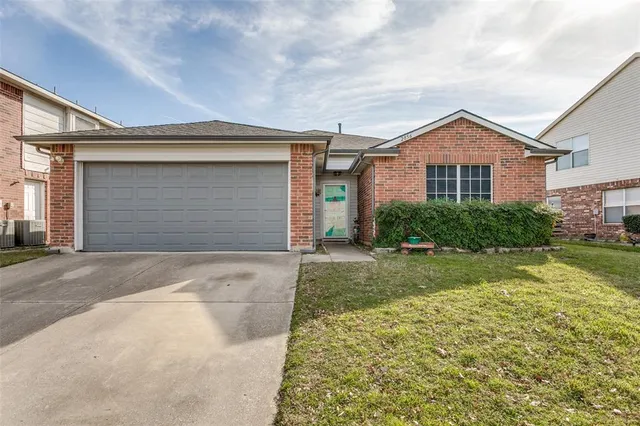 $299,900 | 2856 Concho Trail, Fort Worth, TX 76118