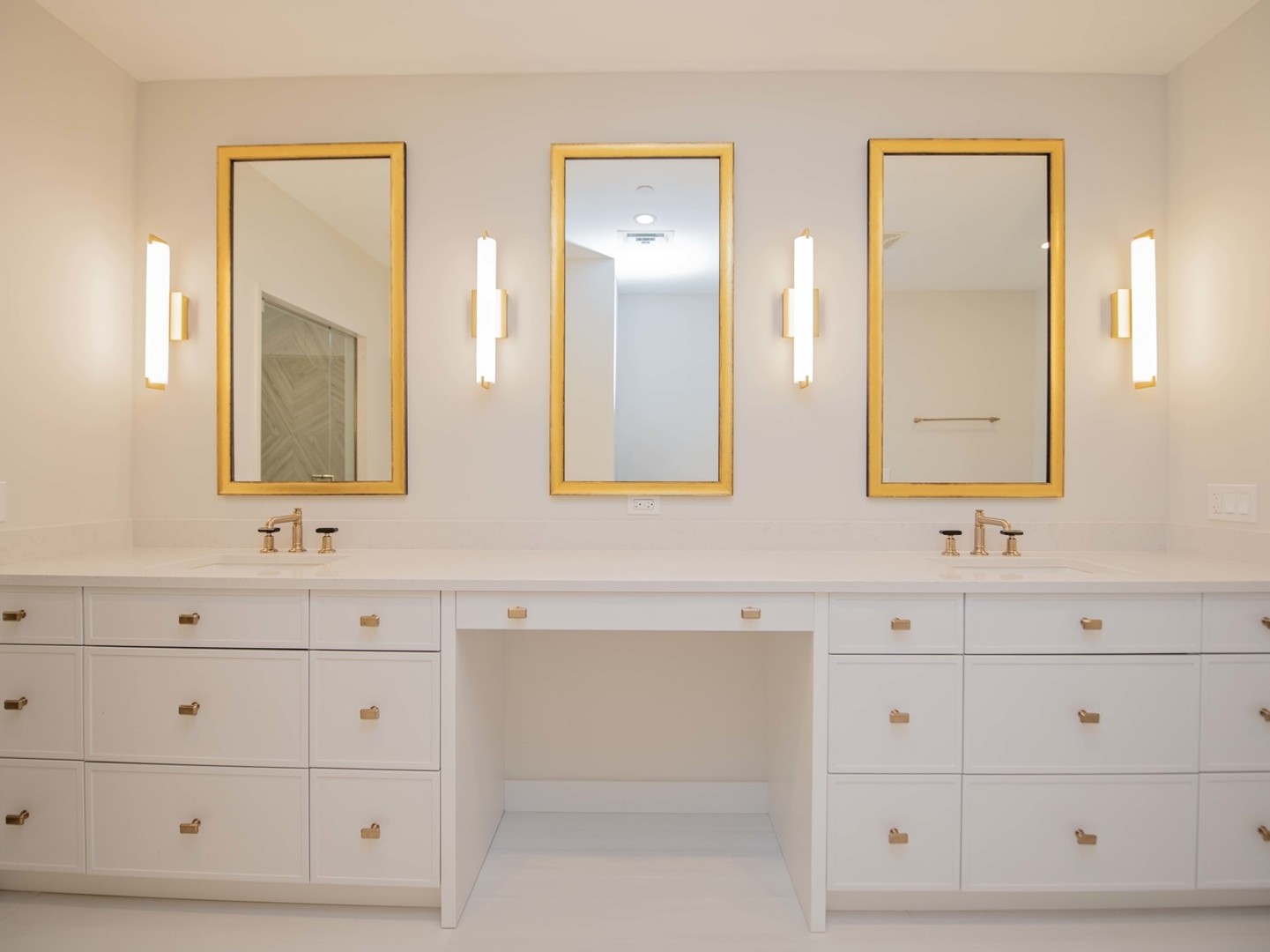 132 East Delaware Place, Unit 620507 Chicago, IL 60611 - Photo 15 of 22 a bathroom with sink mirror and vanity