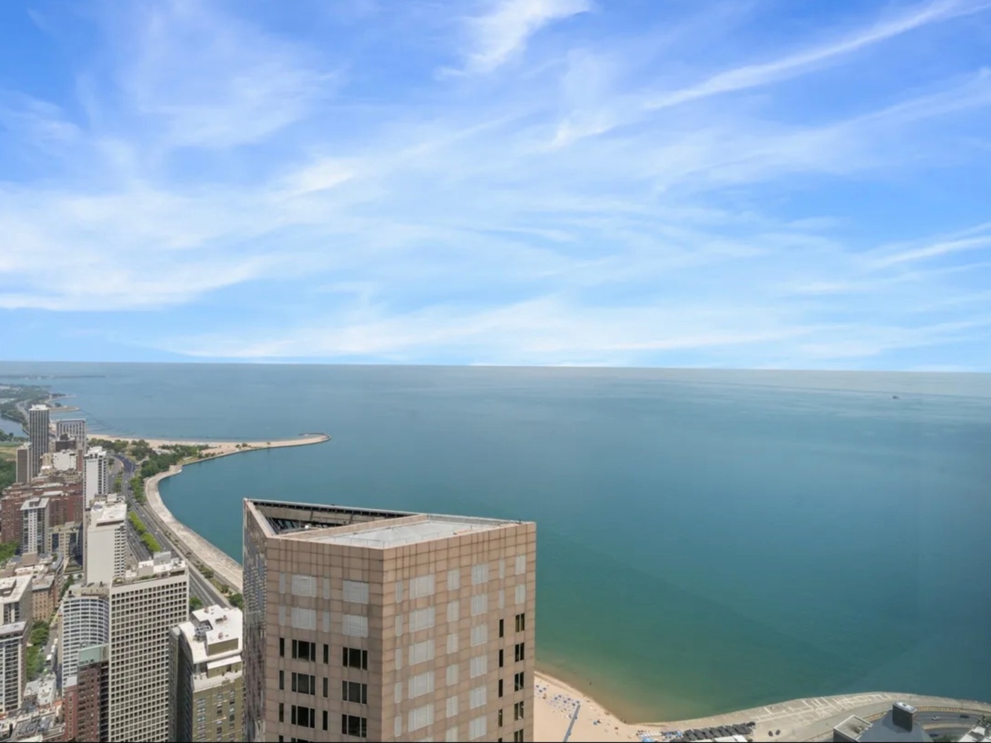132 East Delaware Place, Unit 620507 Chicago, IL 60611 - Photo 21 of 22 a view of a sky from a balcony