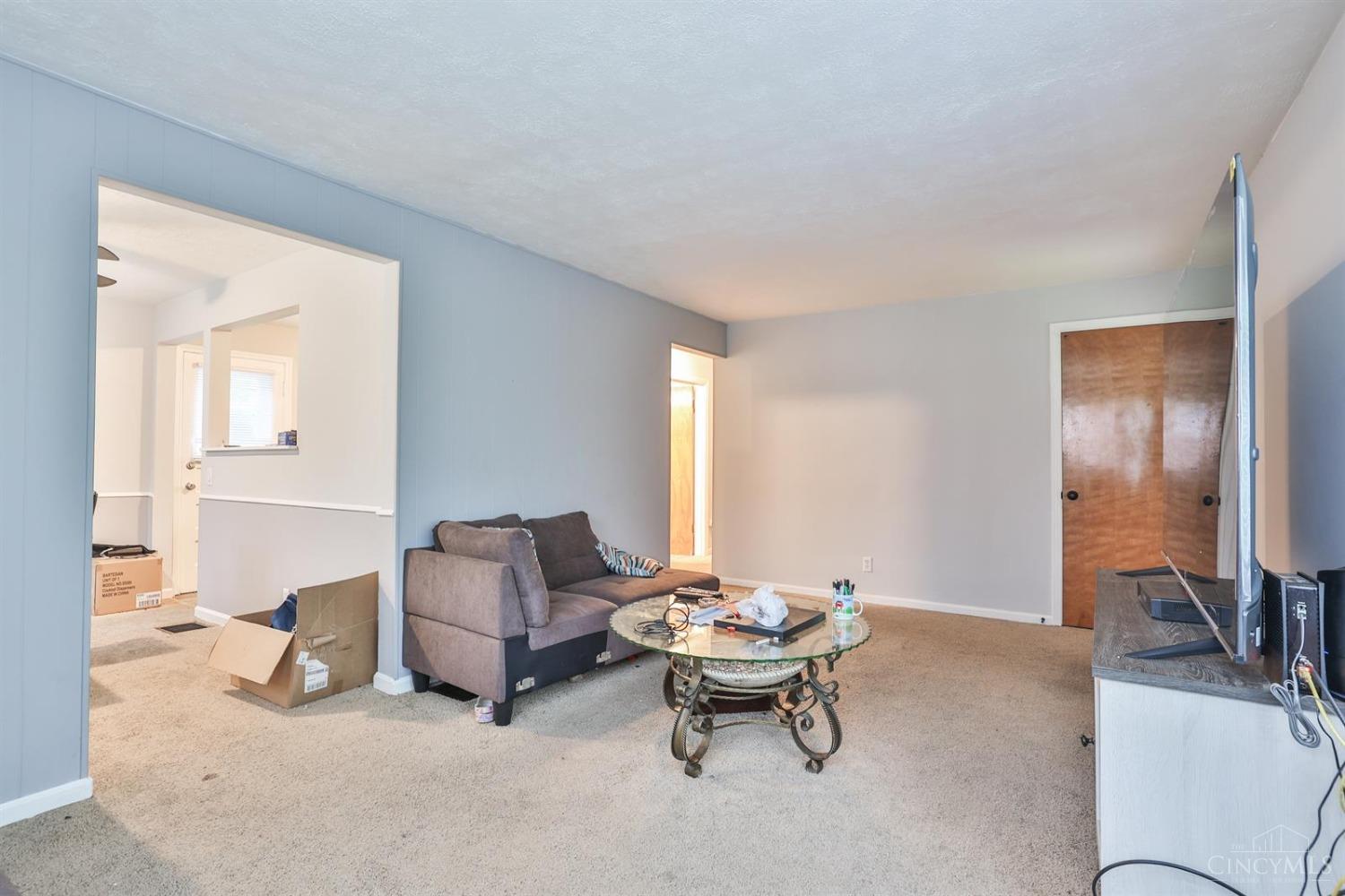 246 Ridgeway Road Cincinnati, OH 45216 - Photo 4 of 26