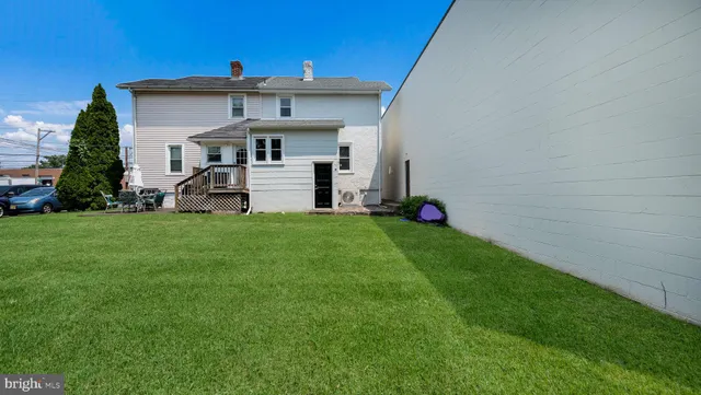 a view of an house with backyard space and porch