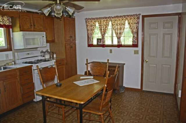 7467 Cole Road Bancroft, MI 48414 - Photo 2 of 16 20438782-1.JPG
