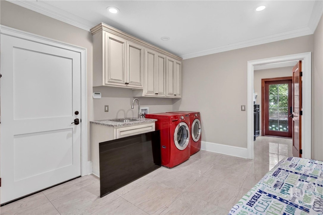 336 Spanton Crescent Pooler, GA 31322 - Photo 26 of 48 Laundry room, indoor kennel on the right, garages through door on left.