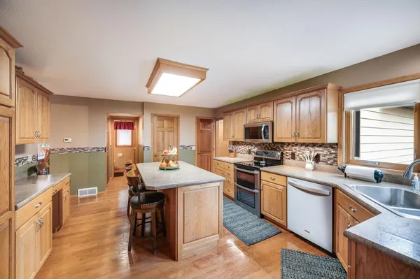 $539,000 | 1960 Knollwood Drive, Fairmont, MN 56031