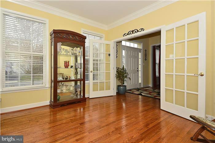 11014 Country Club Road New Market, MD 21774 - Photo 9 of 30 Living Room