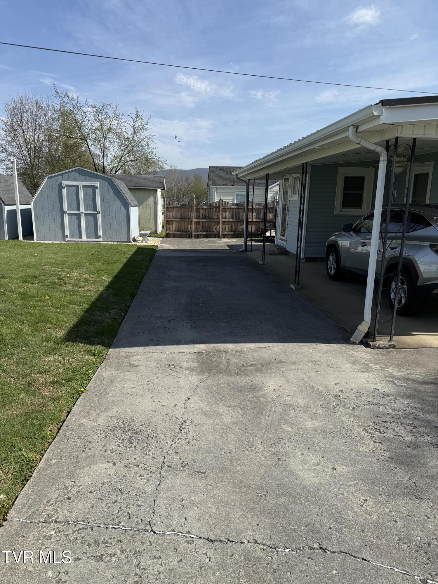 709 South 2nd Street Elizabethton, TN 37643 - Photo 23 of 37 IMG_6304