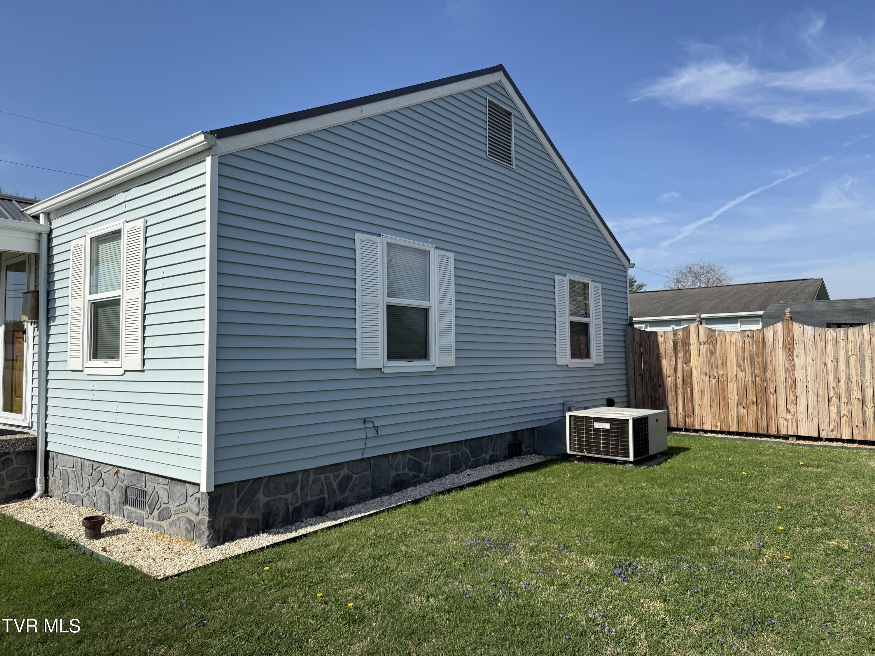 709 South 2nd Street Elizabethton, TN 37643 - Photo 24 of 37 IMG_6303