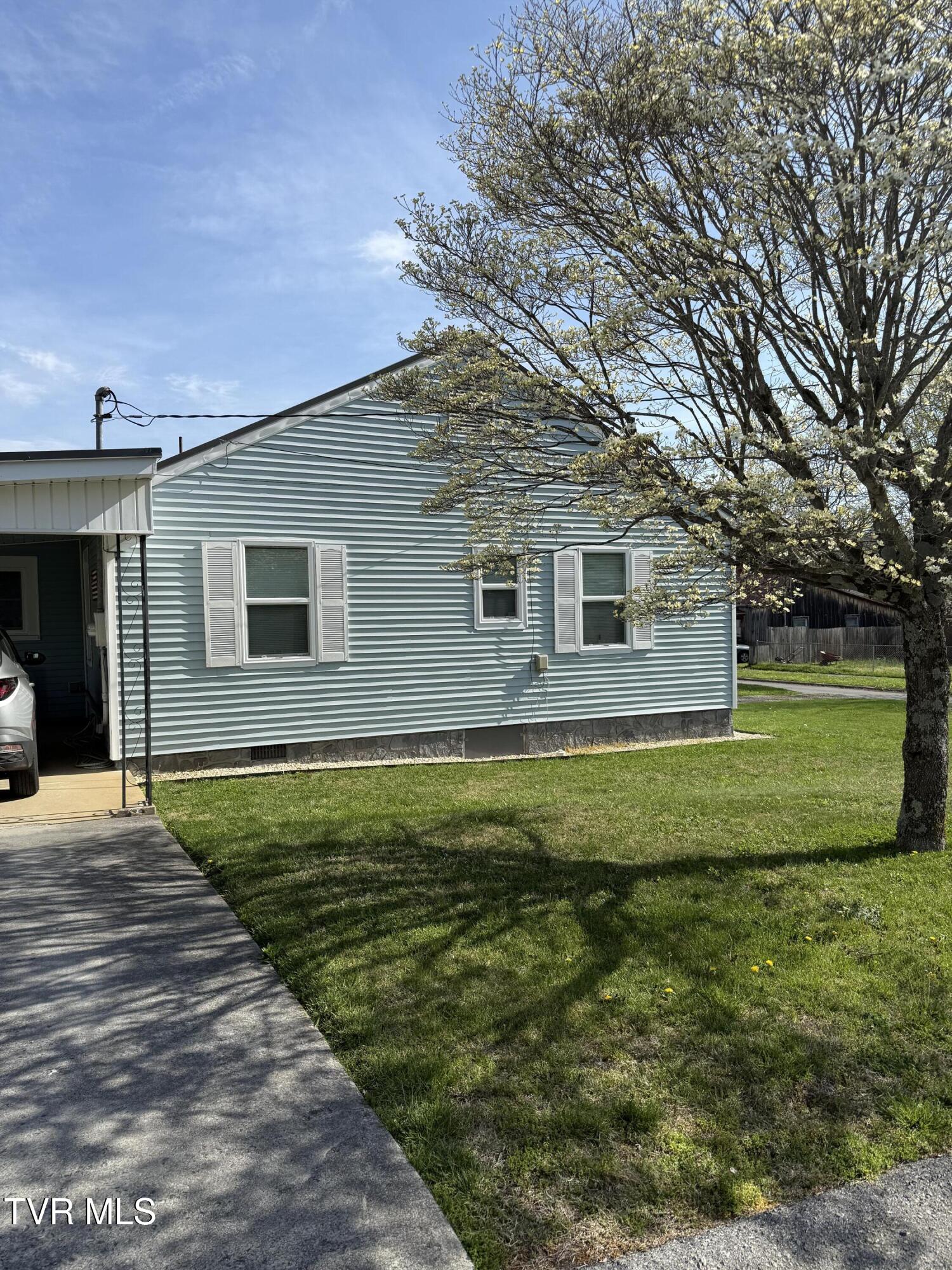 709 South 2nd Street Elizabethton, TN 37643 - Photo 30 of 37 IMG_6295