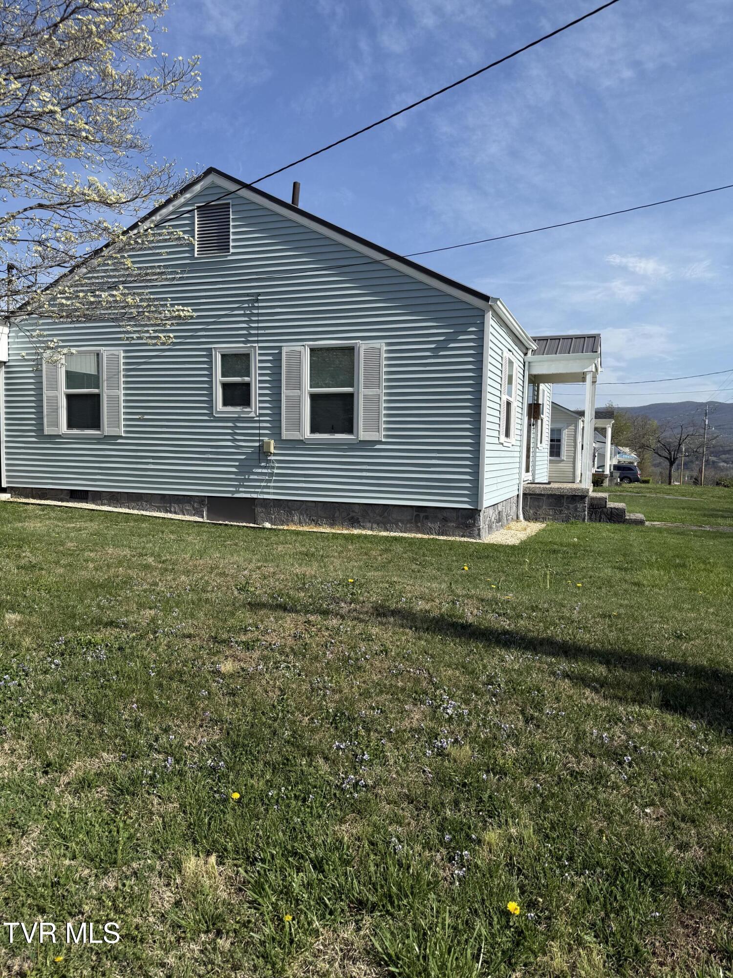 709 South 2nd Street Elizabethton, TN 37643 - Photo 3 of 37 IMG_6296