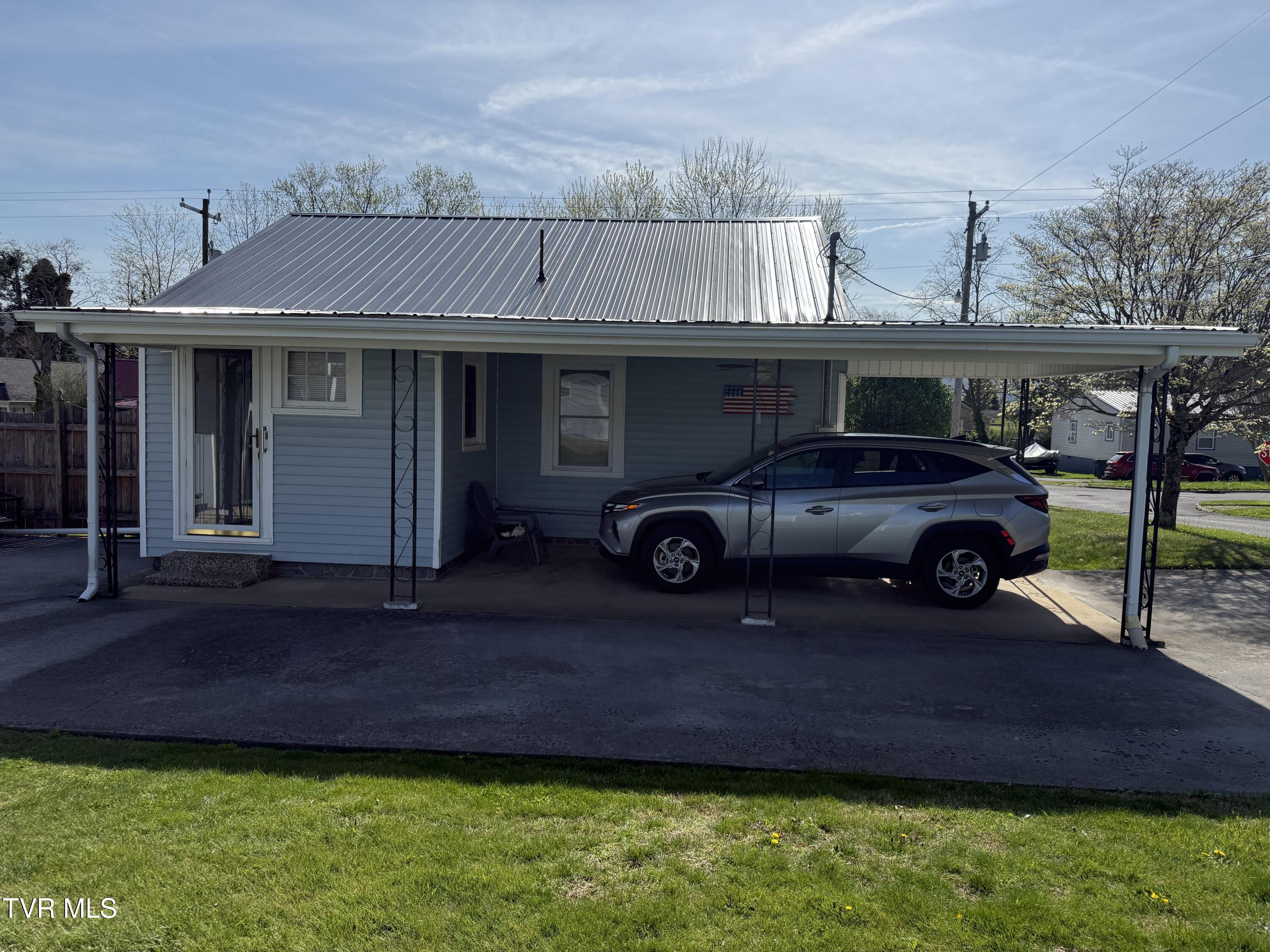 709 South 2nd Street Elizabethton, TN 37643 - Photo 4 of 37 IMG_6293