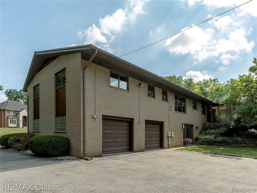 4194 Fieldbrook Road West Bloomfield, MI 48323 - Photo 41 of 43 4194_fieldbrook_ext_010.jpg