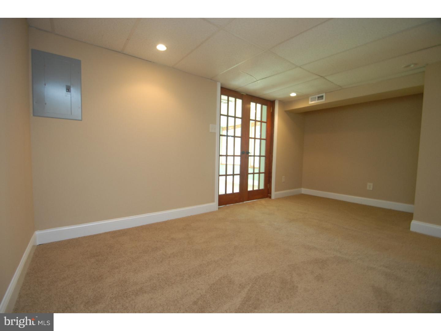 12201 Aster Road Philadelphia, PA 19154 - Photo 15 of 25 Family Room