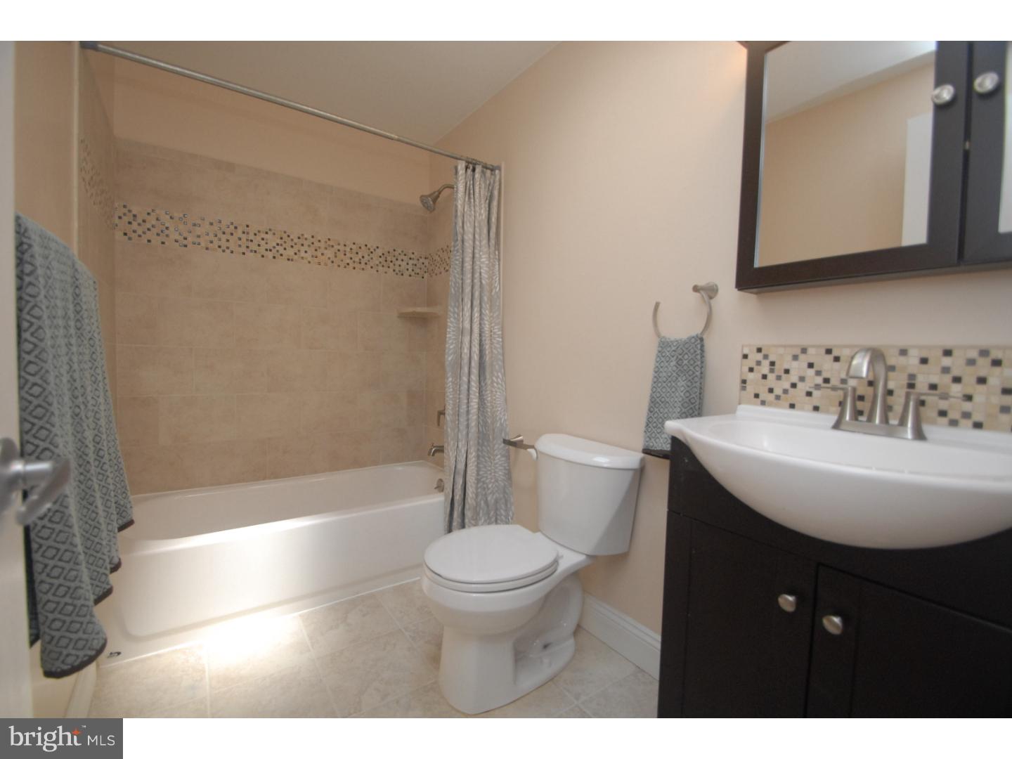 12201 Aster Road Philadelphia, PA 19154 - Photo 18 of 25 Bathroom