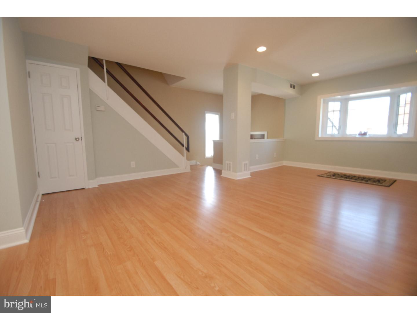 12201 Aster Road Philadelphia, PA 19154 - Photo 5 of 25 Living Room