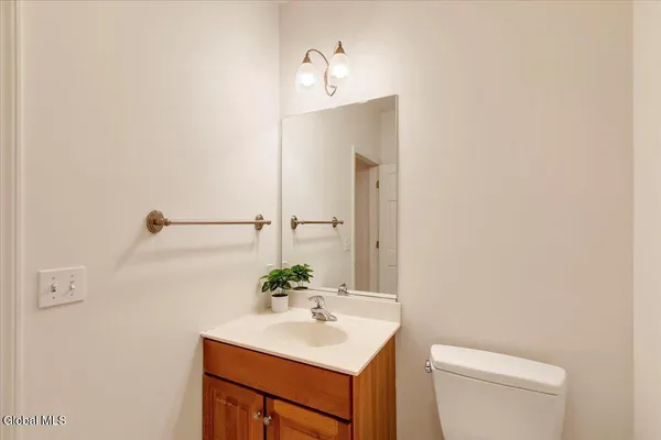 $475,000 | 36 Oakmont Street, Niskayuna, NY 12309