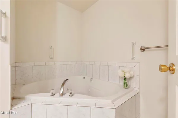 $475,000 | 36 Oakmont Street, Niskayuna, NY 12309