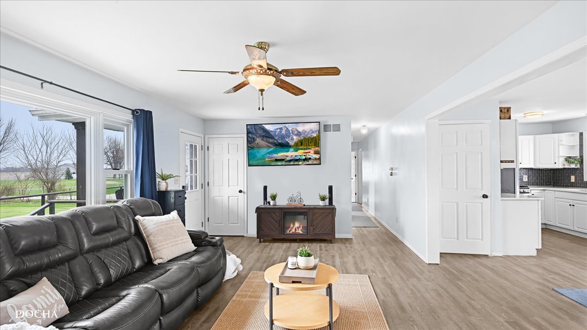 18175 Folker Road Morrison, IL 61270 - Photo 3 of 27