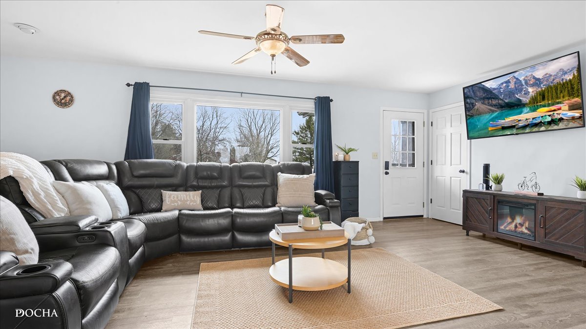 18175 Folker Road Morrison, IL 61270 - Photo 4 of 27