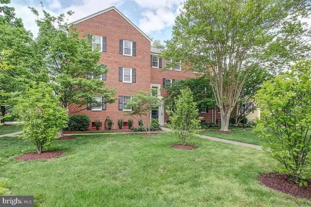 $2,000 | 6610 East Wakefield Drive, Unit C2, Alexandria, VA 22307