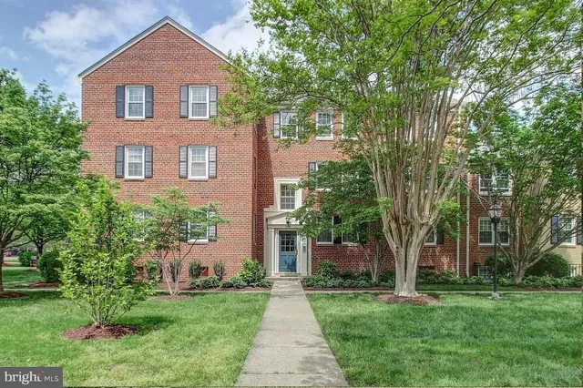 $2,000 | 6610 East Wakefield Drive, Unit C2, Alexandria, VA 22307