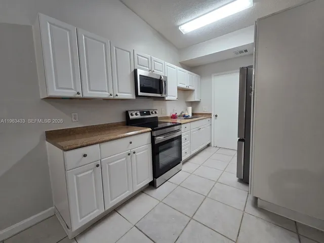 $2,400 | 9287 Northwest 18th Street, Pembroke Pines, FL 33024