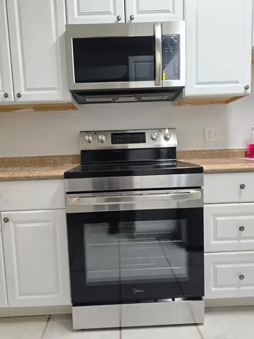 $2,400 | 9287 Northwest 18th Street, Pembroke Pines, FL 33024