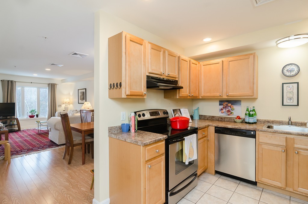 2 Duck Pond Road, Unit 121 Beverly, MA 01915 - Photo 8 of 22 Gallery Image 8