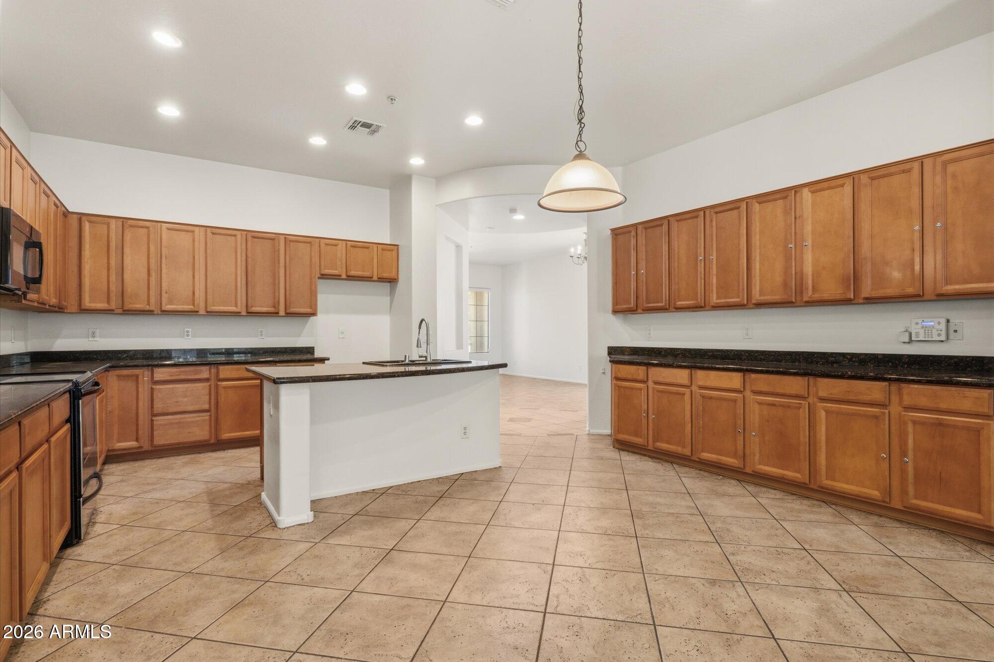 6229 South Moccasin Trail Gilbert, AZ 85298 - Photo 3 of 25 Spacious Kitchen