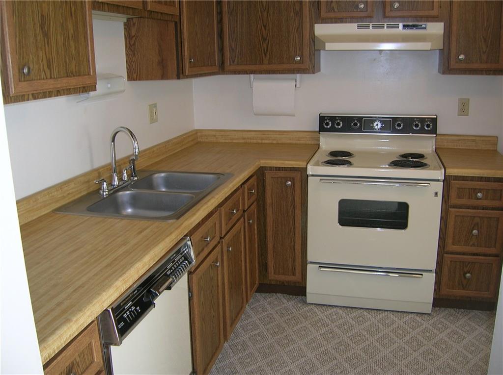 329 Shady Ridge Drive Monroeville, PA 15146 - Photo 8 of 25 Gallery Image 8