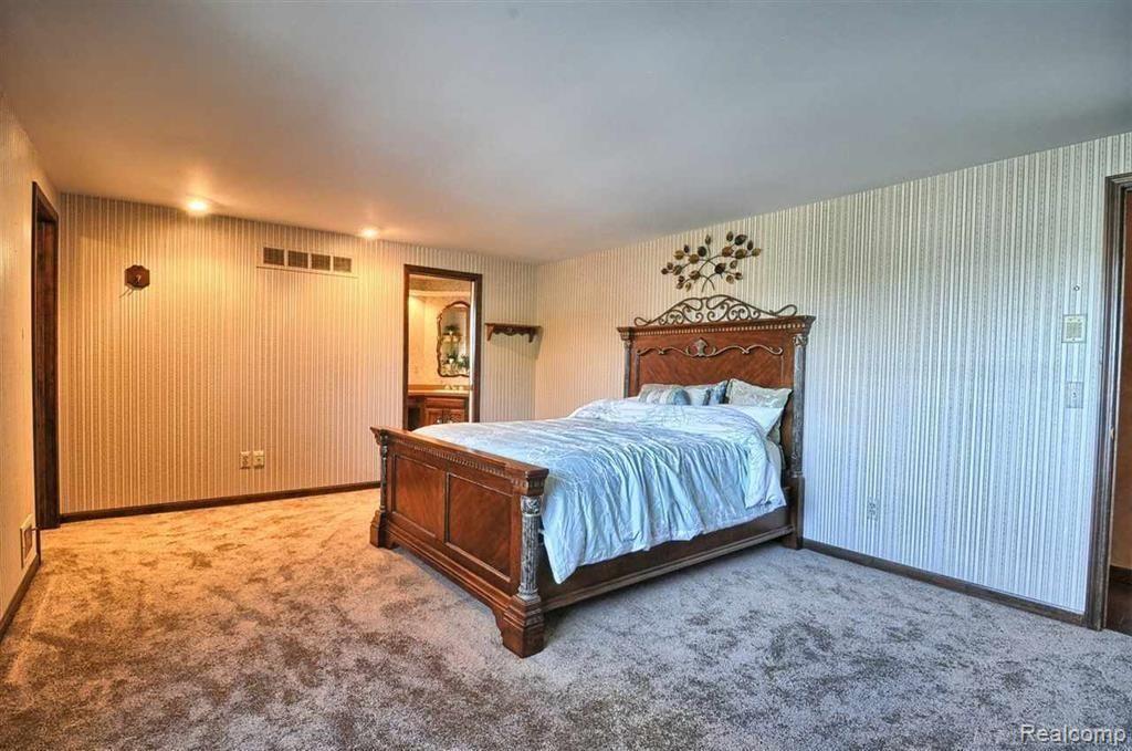 1718 Jason Circle Rochester, MI 48306 - Photo 18 of 31 18.JPG