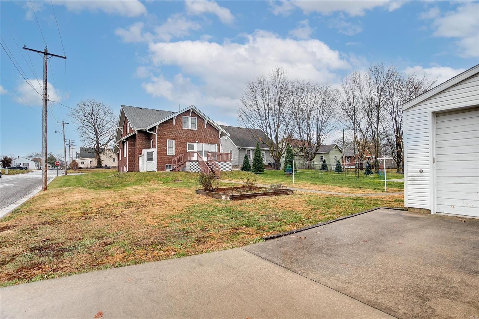 205 Locust Street Red Bud, IL 62278 - Photo 3 of 41