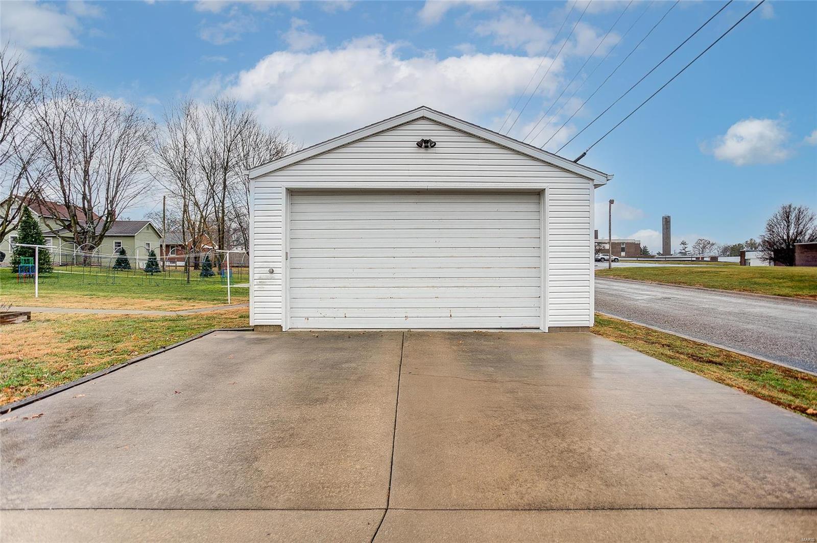 205 Locust Street Red Bud, IL 62278 - Photo 4 of 41