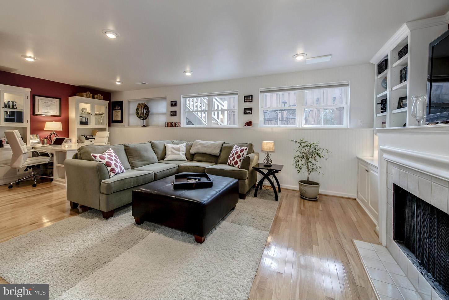 1684 Waterhaven Drive Reston, VA 20190 - Photo 26 of 30 Family Room