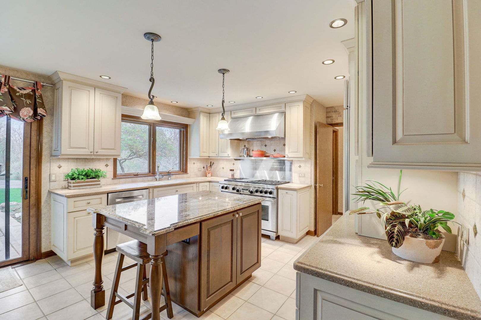 21224 North Quentin Road Kildeer, IL 60047 - Photo 10 of 61 Gallery Image 10