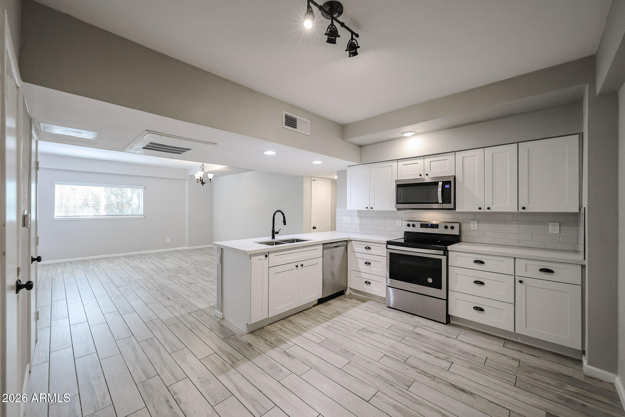 351 East Thomas Road, Unit D201 Phoenix, AZ 85012 - Photo 17 of 43