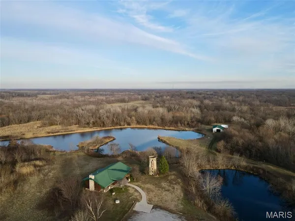 $1,000,000 | 1350 Ayers Road, Greenville, IL 62246