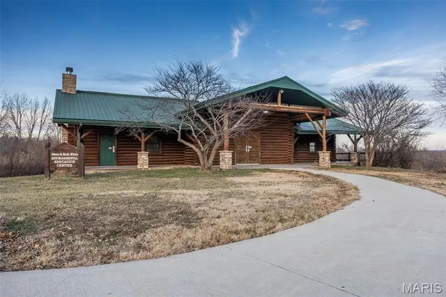 $1,100,000 | 1350 Ayers Road, Greenville, IL 62246