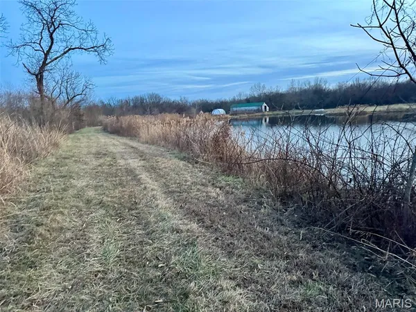 $1,000,000 | 1350 Ayers Road, Greenville, IL 62246