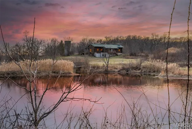 $1,100,000 | 1350 Ayers Road, Greenville, IL 62246