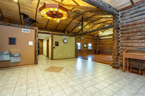 $1,000,000 | 1350 Ayers Road, Greenville, IL 62246