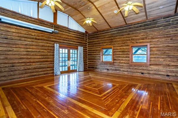 $1,000,000 | 1350 Ayers Road, Greenville, IL 62246