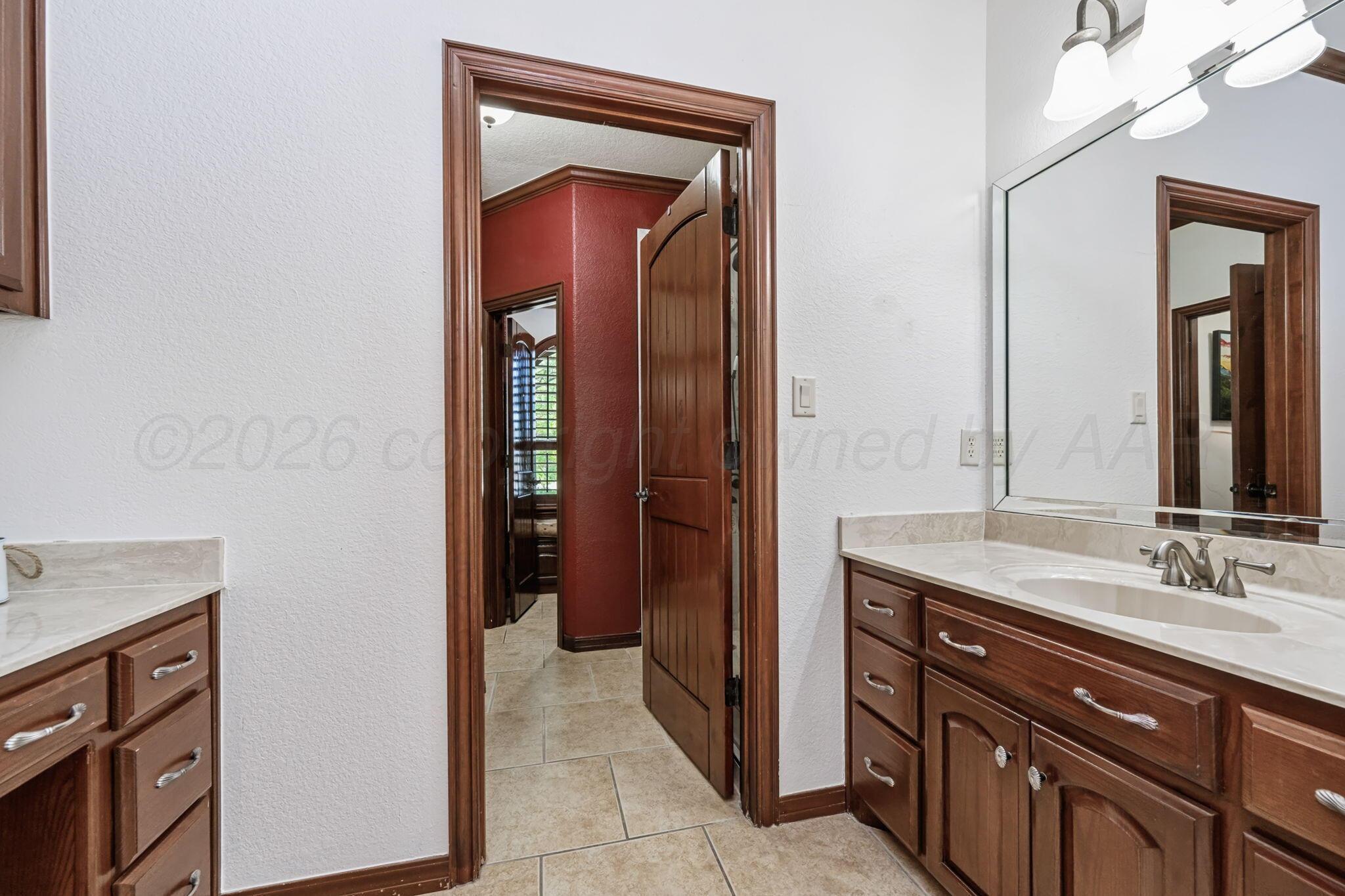 11213 Collin Wade Road Amarillo, TX 79124 - Photo 19 of 48 Jack n Jill Bath