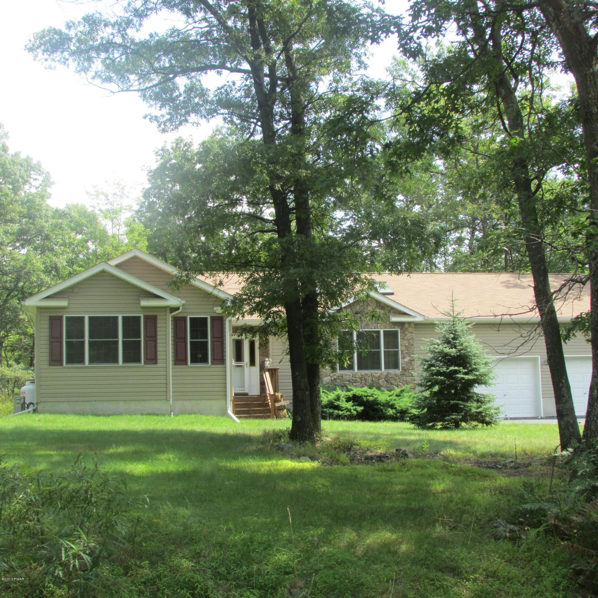2140 Oaktree Lane Bushkill, PA 18324 - Photo 2 of 27
