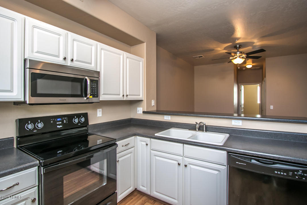 160 West Commerce Court Gilbert, AZ 85233 - Photo 4 of 22 IMG_0103