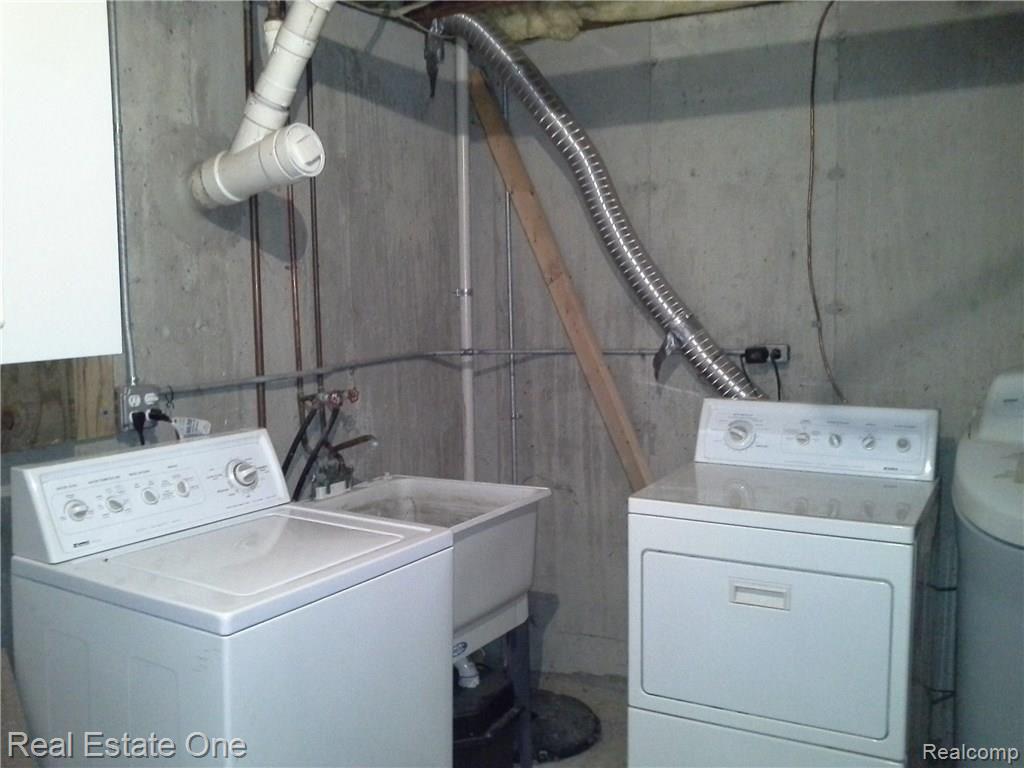 2577 South Commerce Road, Unit 11 Wolverine Lake, MI 48390 - Photo 44 of 57
