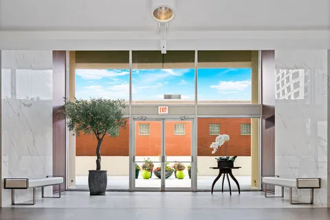 $674,500 | 5201 South Cornell Avenue, Unit 22AB, Chicago, IL 60615