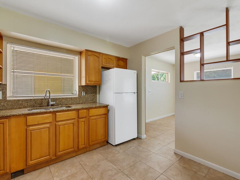7707 James Road Fort Pierce, FL 34951 - Photo 4 of 12 Kitchen1