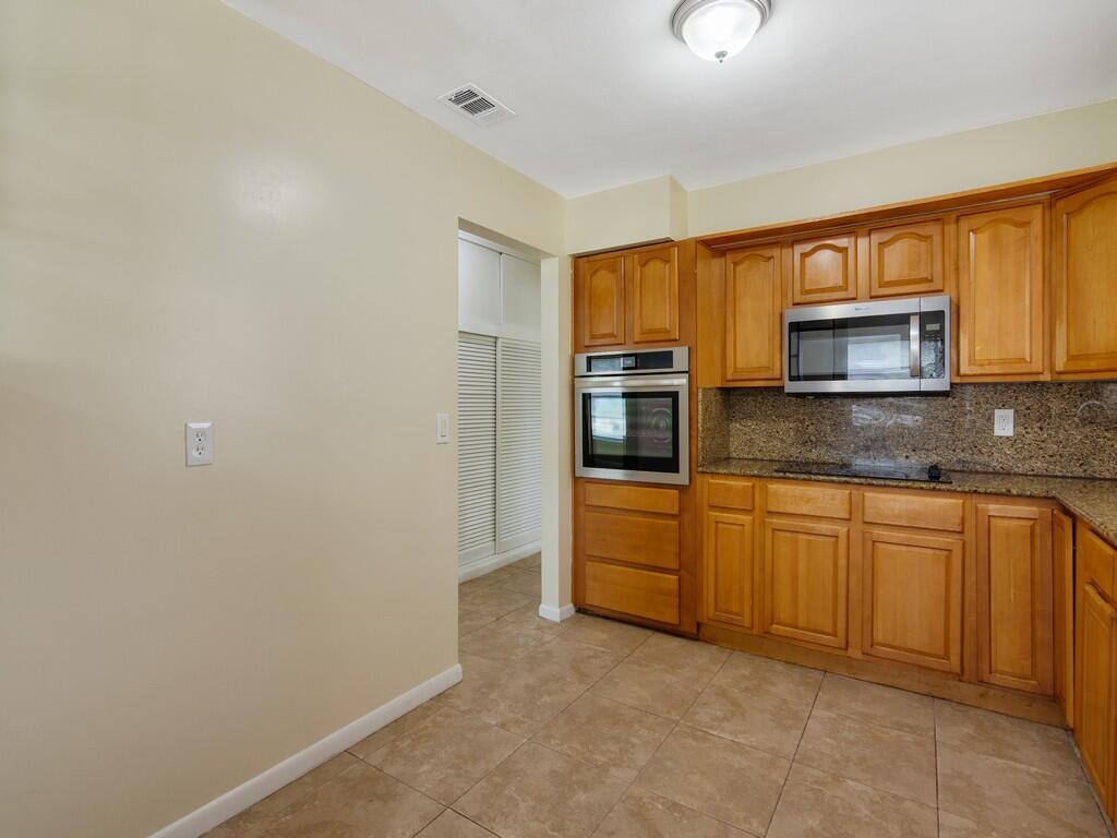 7707 James Road Fort Pierce, FL 34951 - Photo 5 of 12 Kitchen3